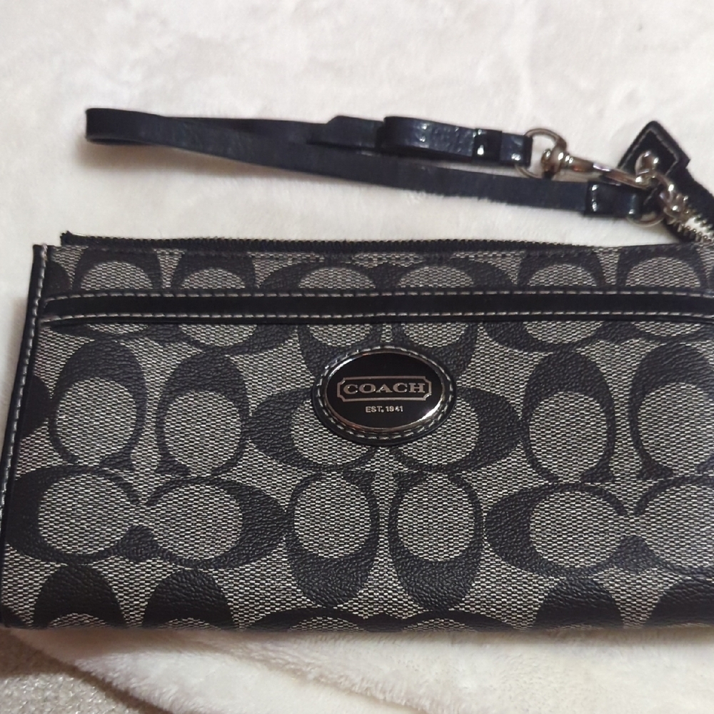 Coach Black and Cream Wristlet Wallet
